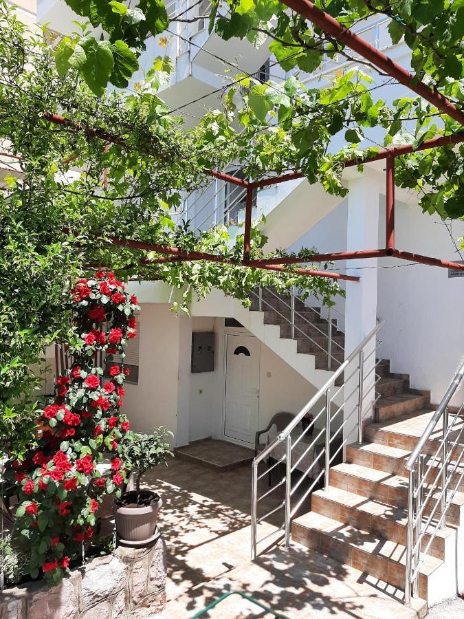 Guest House Ugljevarevic Будва Екстериор снимка