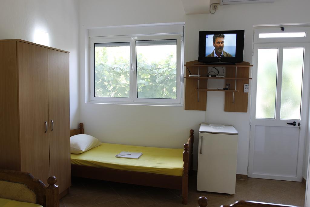 Guest House Ugljevarevic Будва Екстериор снимка