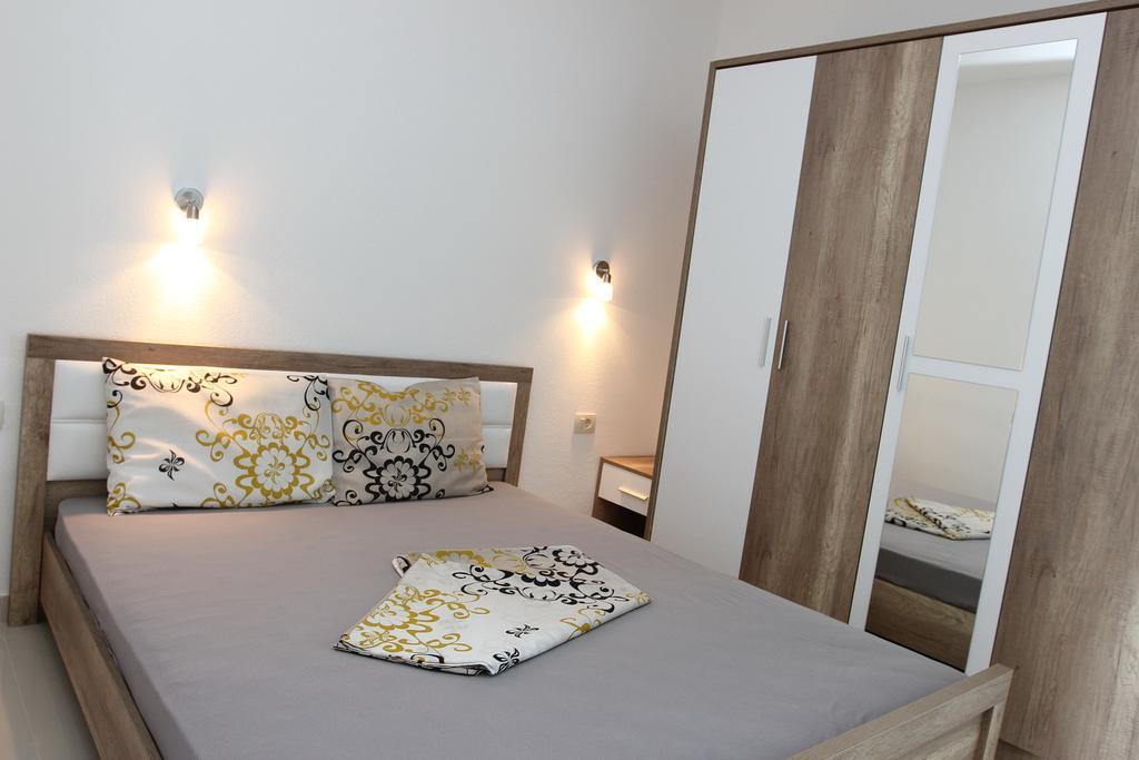 Guest House Ugljevarevic Будва Екстериор снимка
